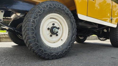 Land Rover Santana IIa — Hardware & Details